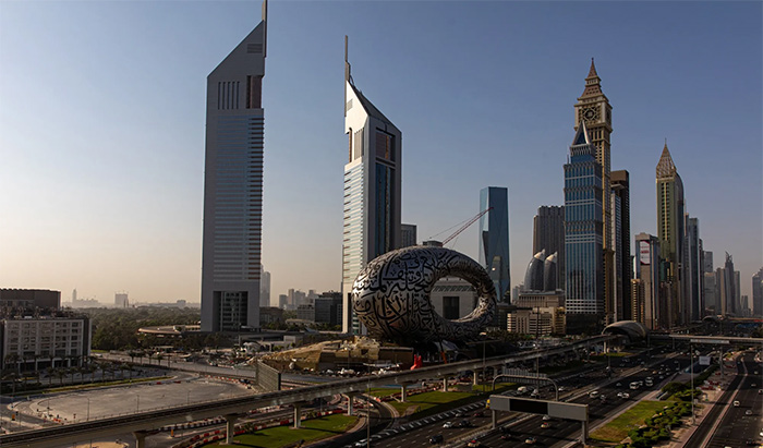 در انتخاب بهترین کشور عربی برای مهاجرت باید عوامل اقتصادی، شغلی و فرهنگی را سنجید. با توجه به حضور گسترده ایرانیان، امارات مناسبترین گزینه برای زندگی است.