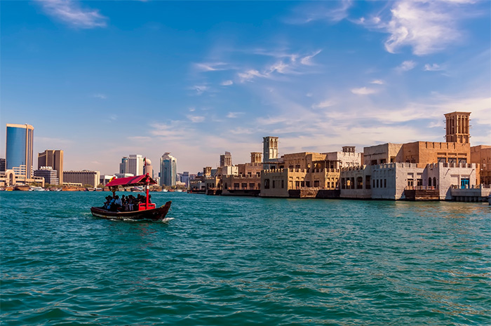 بر دبی؛ ترکیب تاریخ و مدرنیته در قلب فرهنگی و لوکس دبی.