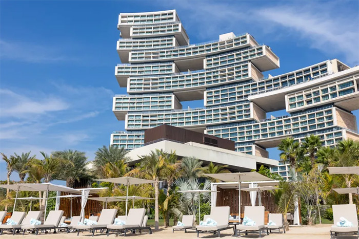 هتل آتلانتیس دبی ۵ ستاره در جزیره جمیرا با ویوی خلیج‌فارس تازه تأسیس است.