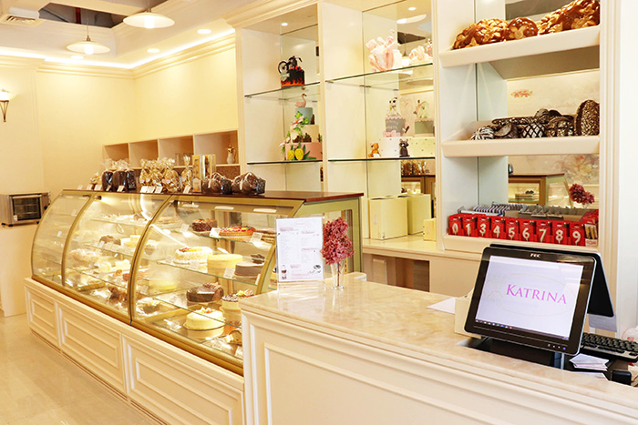 دبی با رستورانها و شیرینیفروشیهای منحصربهفردش، بهترین مکان برای چشیدن دسرهای اصیل و خوشطعم است.