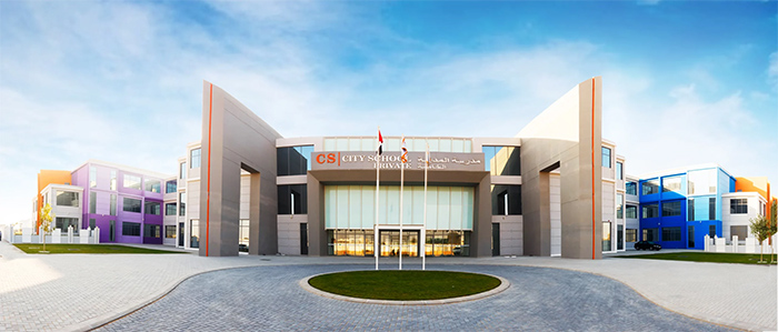 عجمان با رشد چشمگیر زیرساخت‌های پزشکی، آموزشی و تفریحی، محیطی متعادل و باکیفیت برای زندگی ایجاد کرده و به گزینه‌ای مطلوب برای خانواده‌ها و شاغلان امارات تبدیل شده است.