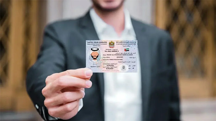 ایرانیان در امارات باید همزمان با تمدید ویزای اقامت، آیدی کارت خود را بهروز کنند.