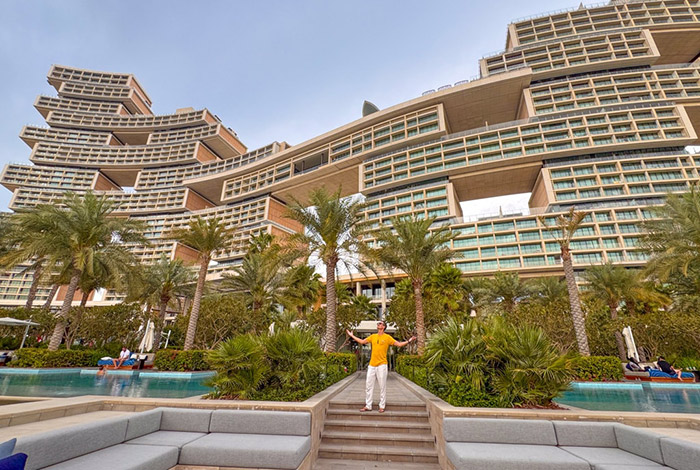 هتل آتلانتیس د رویال دبی با ساعت چک‌این و چک‌اوت مشخص، منع حیوانات و اقامت رایگان کودکان مدیریت می‌شود.