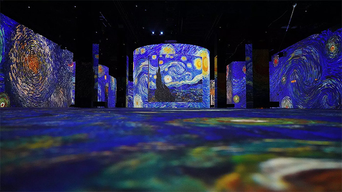 موزه هنر دیجیتال اینفینیتی دس لومیه،قرار گرفتن آثار مهمی چون گائودی، ونگوگ و کاندینسکی در این مجموعه.