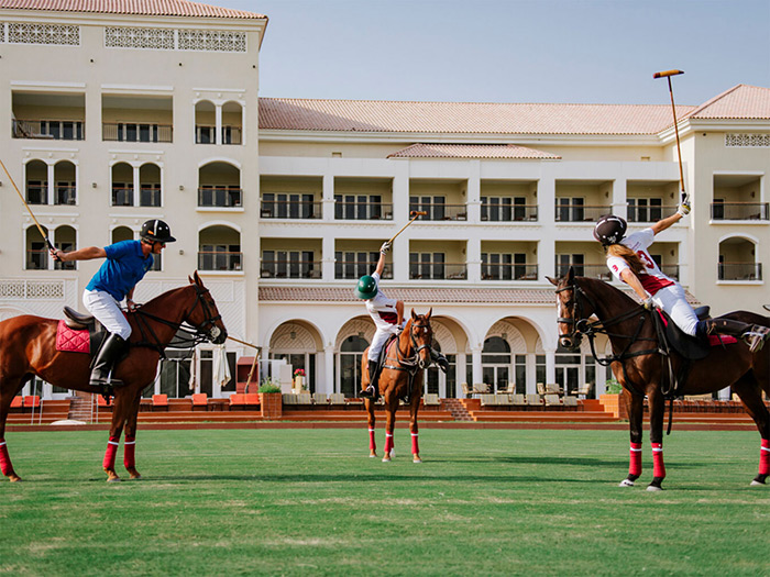 مدرسه سوارکاری الحبتور، این باشگاه یکی از مجللترین و محبوبترین باشگاه های دبی است که با داشتن امکانات عالی در میان بانوان و کودکان بسیار محبوب است.