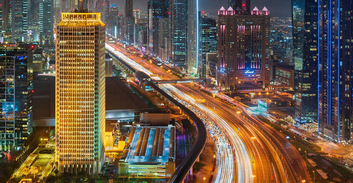 برج مرکز تجارت جهانی دبی با ۳۸ طبقه، نماد پیشرفت اقتصادی و محور رویدادهای بین‌المللی شهر است. 