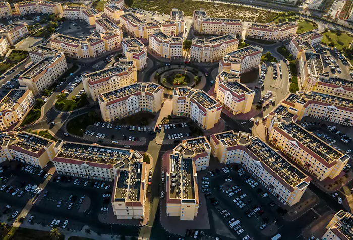 اینترنشنال سیتی دبی شهرکی ارزان، چندملیتی و مجهز با امکانات کامل زندگی و سرمایه‌گذاری است.