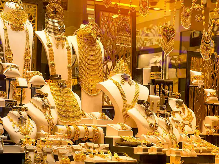 صنایعدستی و آثار هنری اصلیترین بخش بازار مرشد دبی بهعنوان یک بازار سنتی محسوب میشوند.