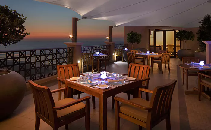 غذا خوردن یکی از بخشهای جداییناپذیر در سفر به دبی و شهر فرهنگی شارجه است