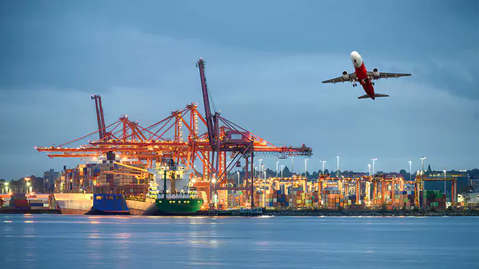 یکی از بزرگترین بنادری که در ساحل شرقی امارات متحده عربی واقع شده است، بندره فجیره نام دارد.