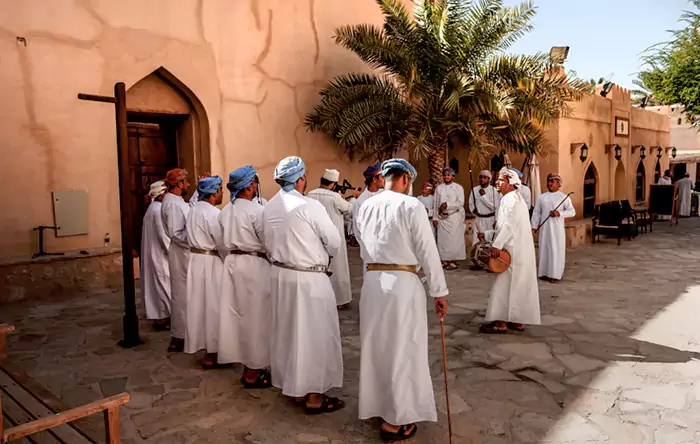 برای انتخاب عمان یا دبی برای مهاجرت، باید فرهنگ هر کشور را مد نظر بگیرید.