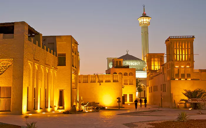 معرفی محله بستکیه دبی، تاریخچه، جاذبه‌ها، معماری و فستیوال‌ها