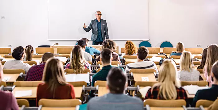 استاد دانشگاه